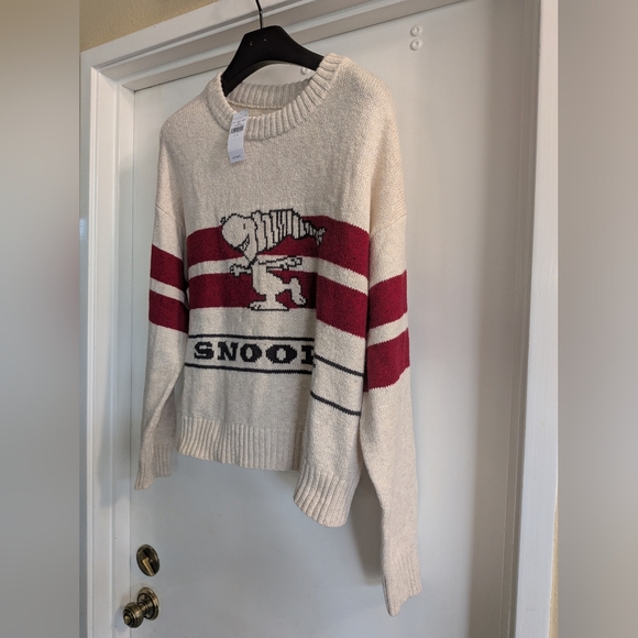 American Eagle X PEANUTS Snoopy Collab Cream and Red Crew Neck Sweater M - Picture 2 of 6